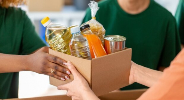 Гуманитарная помощь для украинцев: кто именно получит продуктовые наборы и как оформить заявку