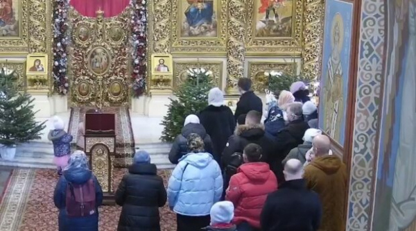 Священник научил верующих, грешно ли согреваться деревьями, на которых люди вешались: главное Библию не трогать Священник научил верующих, грешно ли согреваться деревьями, на которых люди вешались: главное Библию не трогать