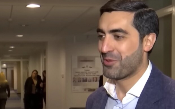 Пополняют элитный автопарк и незадекларированное поместье: семья нардепа Мамояна купается в роскоши во время войны