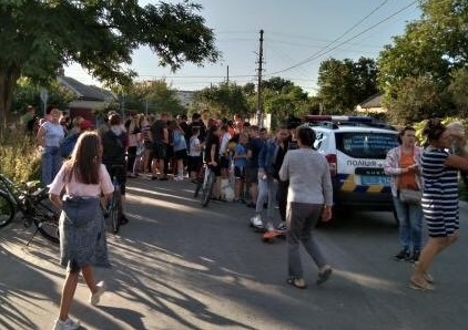 В Сумах вспыхнули массовые волнения из-за группового изнасилования ребенка
                                                                                