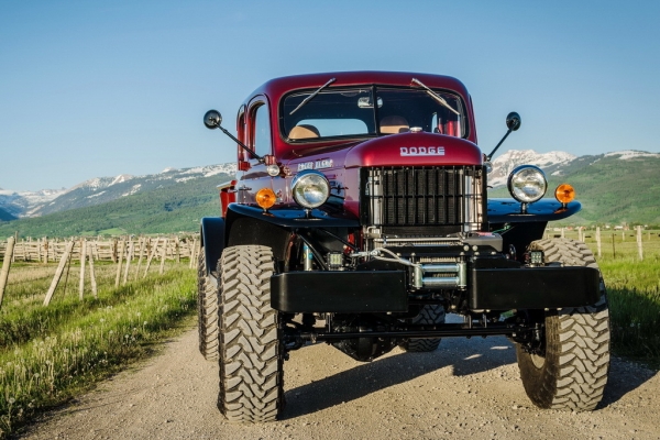 
Лучше чем с конвейера: 70-летний Dodge превратили в стильный вездеход
 