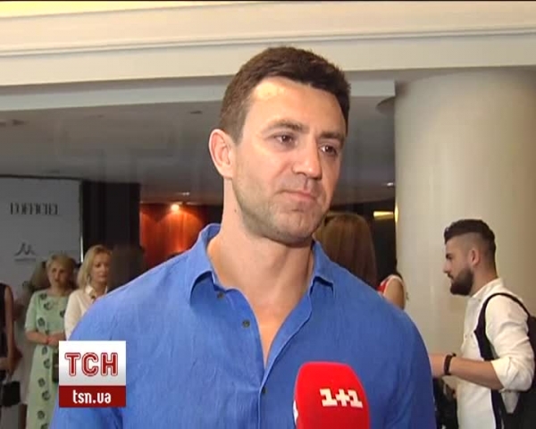 В Слуге народа потребовали, чтобы Тищенко сдал мандат за "велюровый штаб"
В Слуге народа потребовали, чтобы Тищенко сдал мандат за "велюровый штаб"