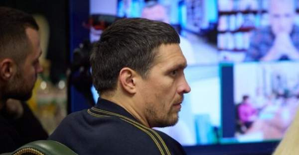 Александр Усик встретился с Зеленским и Андреем Шевченко: "Врачи оперируют с фонариками" Александр Усик встретился с Зеленским и Андреем Шевченко: "Врачи оперируют с фонариками"