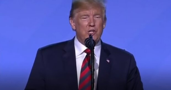 Дональд Трамп нашел союзника в Европе: провел экскурсию и устроил ужин симпатику путина Дональд Трамп нашел союзника в Европе: провел экскурсию и устроил ужин симпатику путина