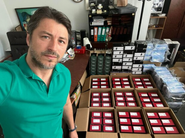 Сергей Притула не смог снять деньги с благотворительного счета и отдал свои пол миллиона: "Какой я тогда волонтер" Сергей Притула не смог снять деньги с благотворительного счета и отдал свои пол миллиона: "Какой я тогда волонтер"