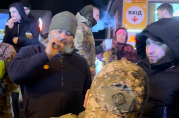 "Сиди ровно, не рыпайся": активисты ищут "решалу" ряженых вымогателей Карэна Мелькулова, который работает на россию