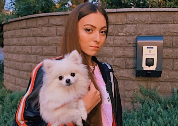 Дочь Поляковой так развлекалась с бойфрендом, что сломала палец: "Где ты его нашла?" Дочь Поляковой так развлекалась с бойфрендом, что сломала палец: "Где ты его нашла?"