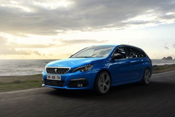 Peugeot 308 обзавелся цифровыми приборами и новыми опциями
Peugeot 308 обзавелся цифровыми приборами и новыми опциями
