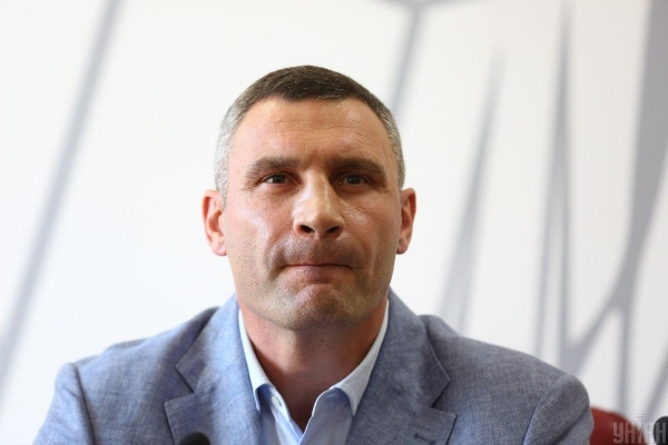 Кличко решил судьбу граффитчиков, которых "застукал на горячем"
Кличко решил судьбу граффитчиков, которых "застукал на горячем"