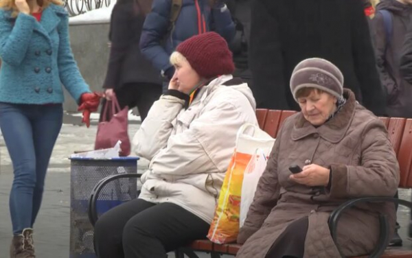 Вместо торта и свеч денежная надбавка: украинским пенсионерам доплатят по 300 гривен