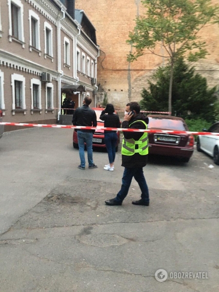 Открытое окно и второй пистолет: OBOZREVATEL узнал подробности с места смерти Давыденко
Открытое окно и второй пистолет: OBOZREVATEL узнал подробности с места смерти Давыденко