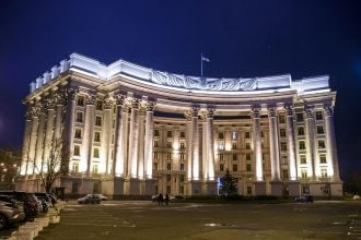 РФ может использовать отступление из Херсона как способ склонить Украину к переговорам - эксперт
РФ может использовать отступление из Херсона как способ склонить Украину к переговорам - эксперт