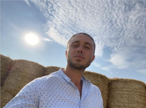 Тараса Тополю словили на нежных поцелуях в перерывах между боями: "Настроение - как и десять лет назад" Тараса Тополю словили на нежных поцелуях в перерывах между боями: "Настроение - как и десять лет назад"