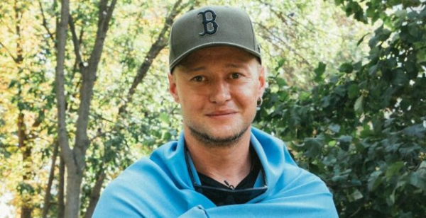Андрей Хлывнюк из "Бумбокс" высмеял пузатого Галустяна в военной форме: "Спецура" Андрей Хлывнюк из "Бумбокс" высмеял пузатого Галустяна в военной форме: "Спецура"