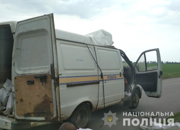 "Унесли миллионы": на Полтавщине разбойники подорвали инкассаторское авто Укрпочты
"Унесли миллионы": на Полтавщине разбойники подорвали инкассаторское авто Укрпочты