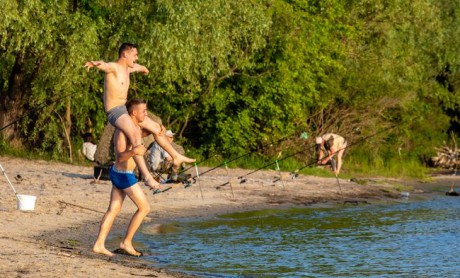 На всех столичных пляжах не рекомендуют купаться