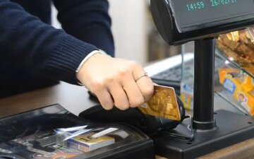 От налоговой не уйдешь: бесплатное пополнение карт запретят От налоговой не уйдешь: бесплатное пополнение карт запретят