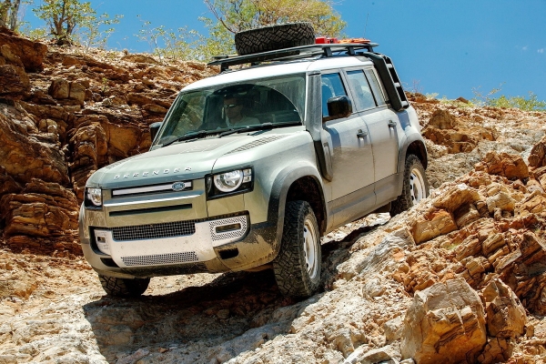 Новый Land Rover Defender прибыл в Украину
Новый Land Rover Defender прибыл в Украину