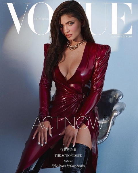 Кайли Дженнер в латексном наряде позировала для Vogue