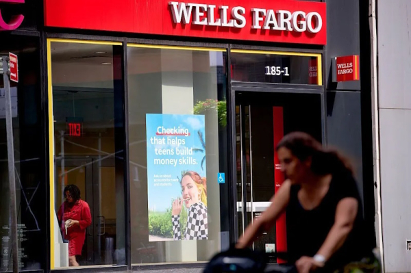 Китай заблокировал выезд банкира Wells Fargo Китай заблокировал выезд банкира Wells Fargo