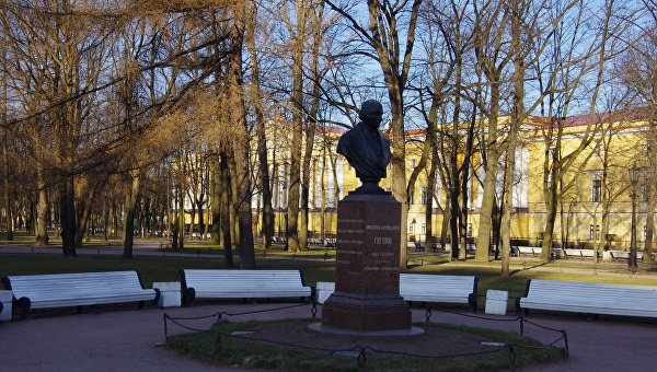 «Кладбищенский» и «бандитский» Гоголь Санкт-Петербурга. К истории двух памятников «Кладбищенский» и «бандитский» Гоголь Санкт-Петербурга. К истории двух памятников