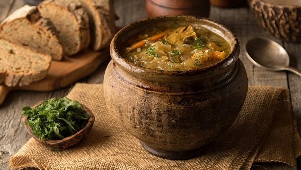 Коробочка и Собакевич: дуэль на сковородках Коробочка и Собакевич: дуэль на сковородках