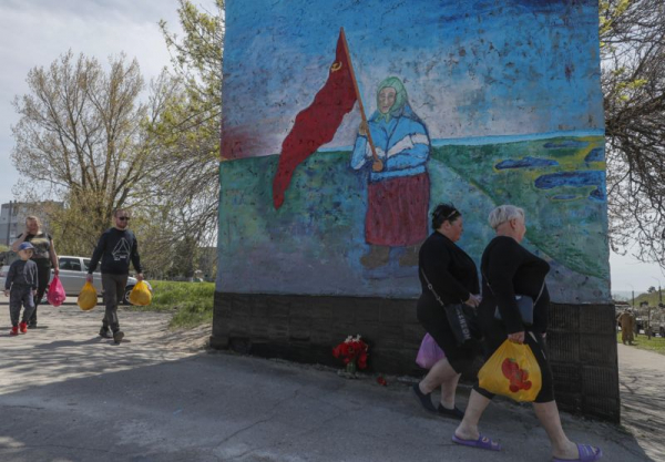 «Лучше бы я знаменитой не была». Как украинка с советским флагом стала культурным феноменом в России и что она об этом думает «Лучше бы я знаменитой не была». Как украинка с советским флагом стала культурным феноменом в России и что она об этом думает