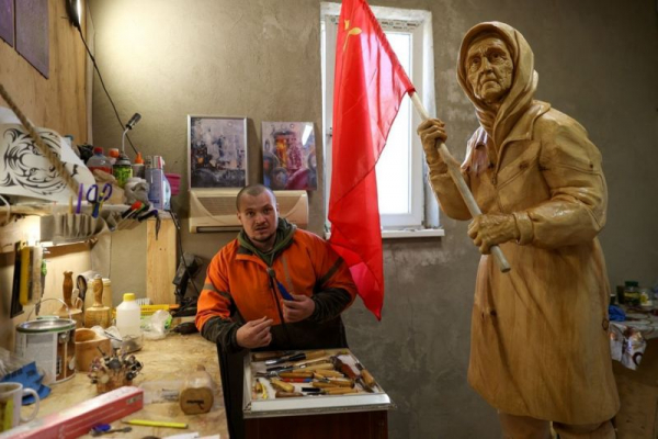 «Лучше бы я знаменитой не была». Как украинка с советским флагом стала культурным феноменом в России и что она об этом думает «Лучше бы я знаменитой не была». Как украинка с советским флагом стала культурным феноменом в России и что она об этом думает