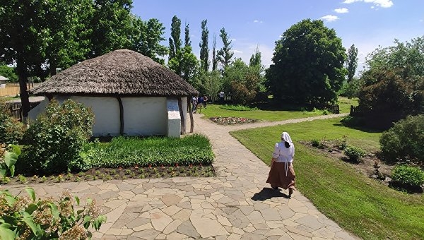 «Майдан» на улице Ленина: в Вёшенской помнят об украинских корнях Шолохова «Майдан» на улице Ленина: в Вёшенской помнят об украинских корнях Шолохова