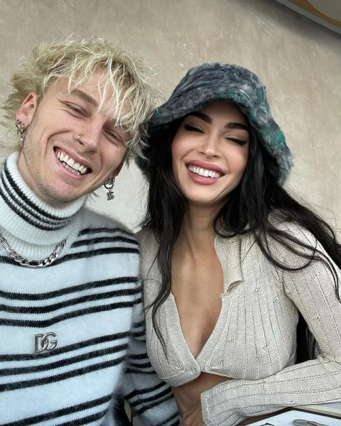 Меган Фокс и Machine Gun Kelly отправились в романтическое путешествие на озере Комо Меган Фокс и Machine Gun Kelly отправились в романтическое путешествие на озере Комо