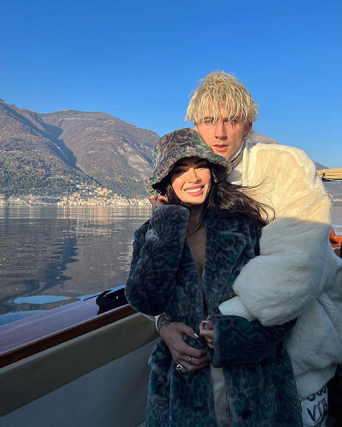 Меган Фокс и Machine Gun Kelly отправились в романтическое путешествие на озере Комо Меган Фокс и Machine Gun Kelly отправились в романтическое путешествие на озере Комо