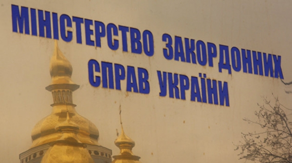 МИД Украины решил защитить своего посла от Герхарда Шредера МИД Украины решил защитить своего посла от Герхарда Шредера