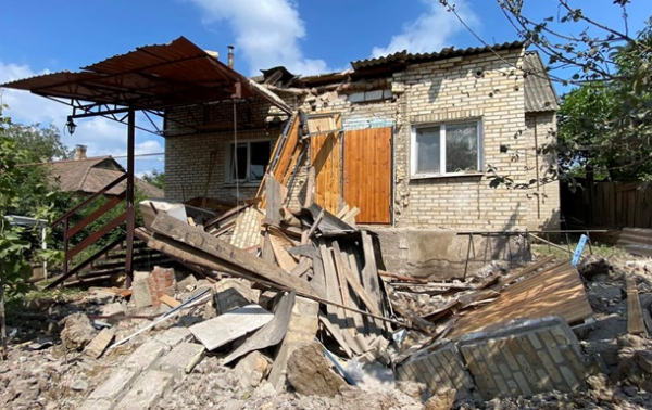На Донбассе РФ обстреляли пожилых супругов, женщина погибла На Донбассе РФ обстреляли пожилых супругов, женщина погибла