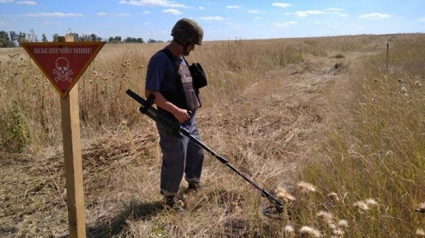 На Донбассе трое военных подорвались во время патрулирования На Донбассе трое военных подорвались во время патрулирования