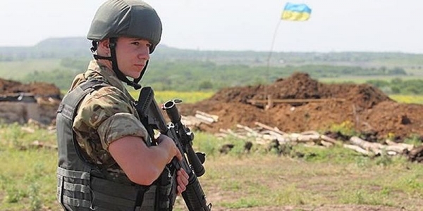 На Донбассе в результате обстрела погиб украинский защитник На Донбассе в результате обстрела погиб украинский защитник
