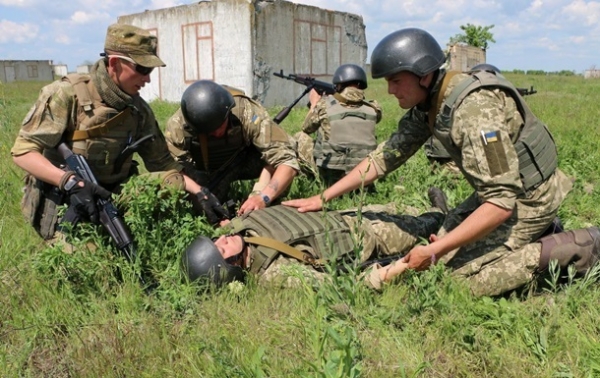 На Донбассе за сутки один погибший и двое раненых На Донбассе за сутки один погибший и двое раненых
