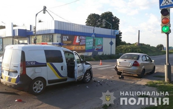 На Харьковщине полицейские попали в тройное ДТП во время погони за нетрезвым водителем