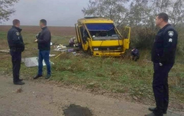 На Херсонщине перевернулся рейсовый автобус: есть погибшие На Херсонщине перевернулся рейсовый автобус: есть погибшие