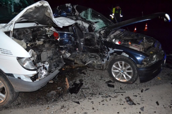 На Львовщине BMW врезался в микроавтобус: десять пострадавших На Львовщине BMW врезался в микроавтобус: десять пострадавших