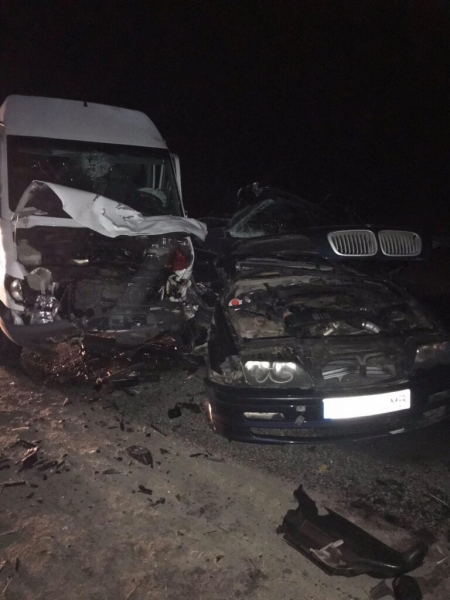 На Львовщине BMW врезался в микроавтобус: десять пострадавших На Львовщине BMW врезался в микроавтобус: десять пострадавших
