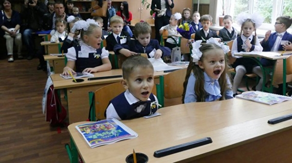 На Украине готовятся обучать школьников в несколько смен из-за коронавируса На Украине готовятся обучать школьников в несколько смен из-за коронавируса