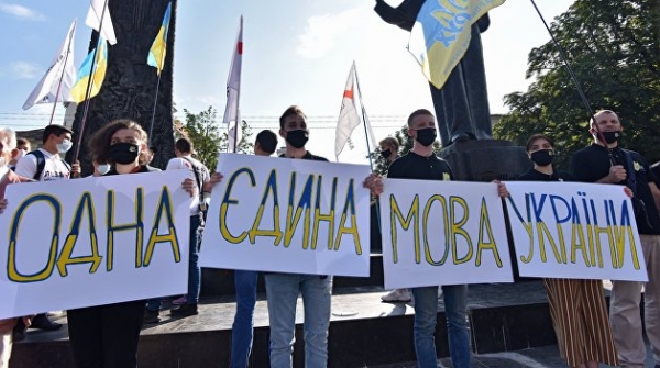 На Украине подсчитали первые жалобы за нарушение языкового закона На Украине подсчитали первые жалобы за нарушение языкового закона