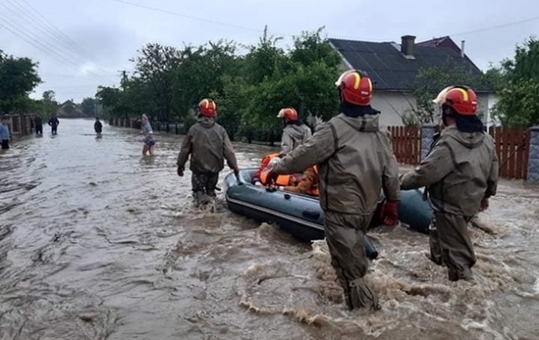 На западной Украине не хватает питьевой воды На западной Украине не хватает питьевой воды
