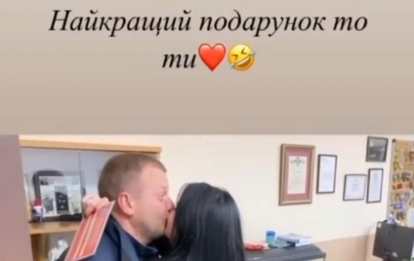 Начальника патрульной полиции Львовщины отстранили за подарок девушке Начальника патрульной полиции Львовщины отстранили за подарок девушке