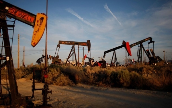 Нефть дорожает на снижении запасов в США Нефть дорожает на снижении запасов в США