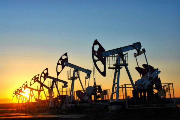 Нефть продолжает дорожать после достижения трехмесячного максимума Нефть продолжает дорожать после достижения трехмесячного максимума