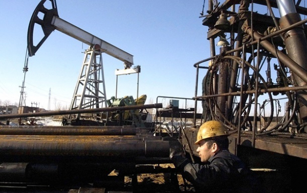 Нефть стремительно дешевеет на новостях из Китая и США Нефть стремительно дешевеет на новостях из Китая и США