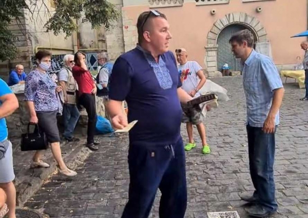 Немца, раздававшего деньги во Львове, депортировали Немца, раздававшего деньги во Львове, депортировали