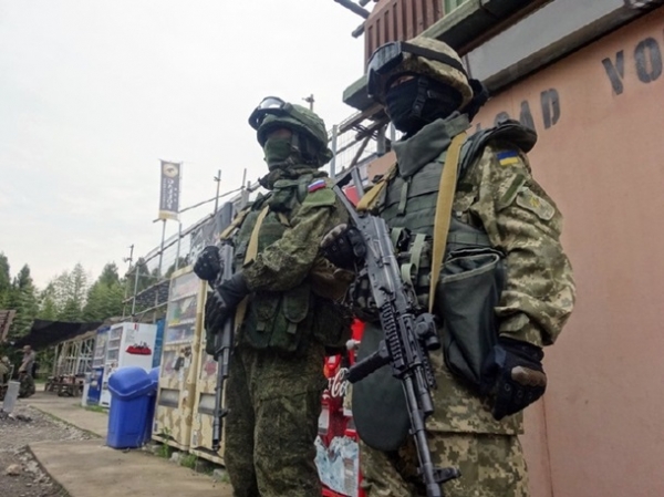 Новый Азов. Японцы играют в войну на ДонбассеСюжет Новый Азов. Японцы играют в войну на ДонбассеСюжет
