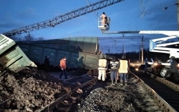 Под Днепром восемь грузовых вагонов сошли с поезда Под Днепром восемь грузовых вагонов сошли с поезда